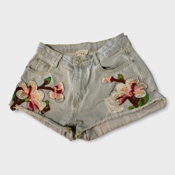 ETWO Pants - ETWO Floral Embroidered Mid Rise Shortie Light Wash Bohemian